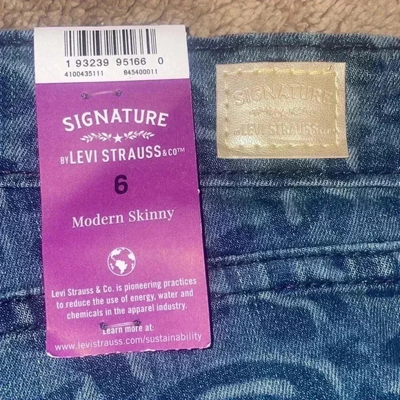 Women’s NWT Signature by Levi Strauss Jeans - Picture 4 of 5